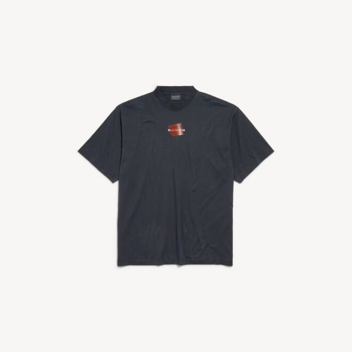 フェードブラック/ホワイト/レッド の メンズ Taped Balenciaga Back Tシャツ ミディアムフィット