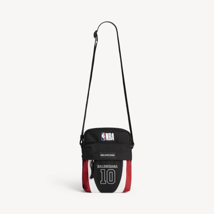 ブラック/ホワイト/ヴァーミリオンレッド の メンズ Balenciaga | Nba Collaboration Explorer クロスボディ ポーチ