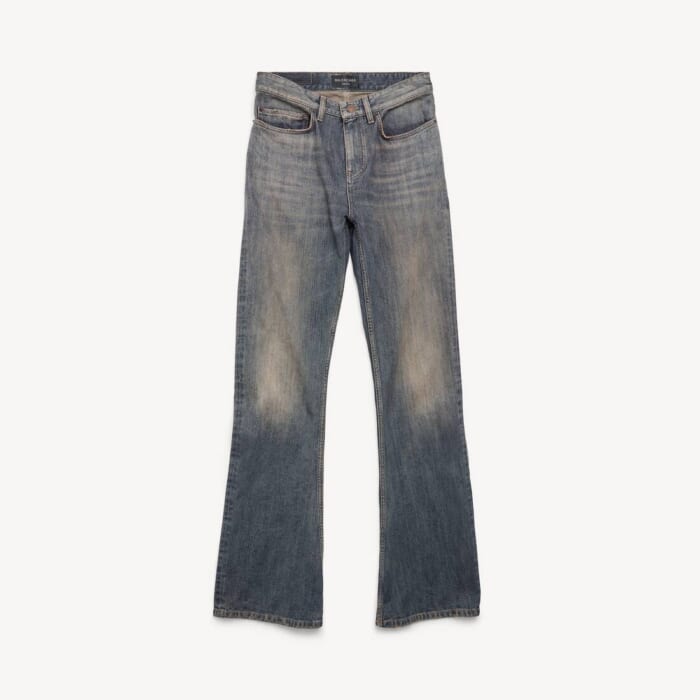 Bootcut パンツ で ライトブルー
